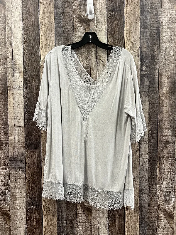 Celebrity Style Top Short Sleeve By Pol In Silver, Size: L